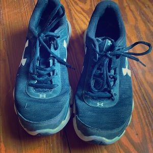 Black Under armor Tennis Shoes